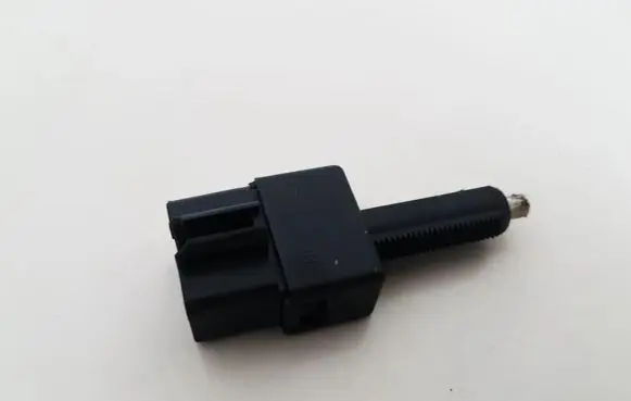 Mitsubishi Outlander Brake pedal sensor switch 2432e3n 243-2e3n