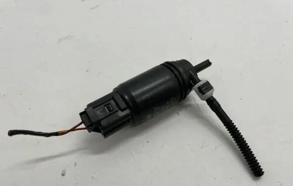 BMW 1 F20 F21 Windscreen/windshield washer pump 7345885