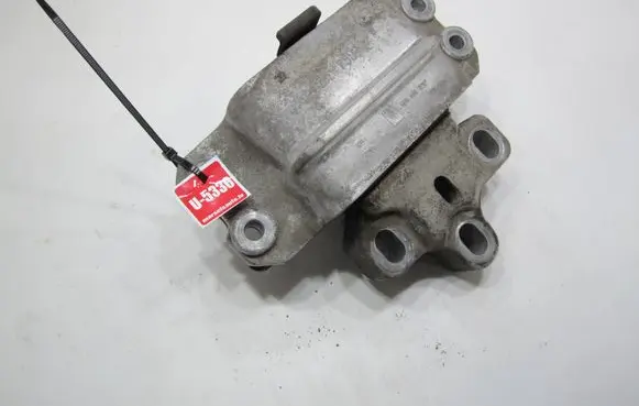 Volkswagen PASSAT B7 Engine mount bracket 3C0199555R