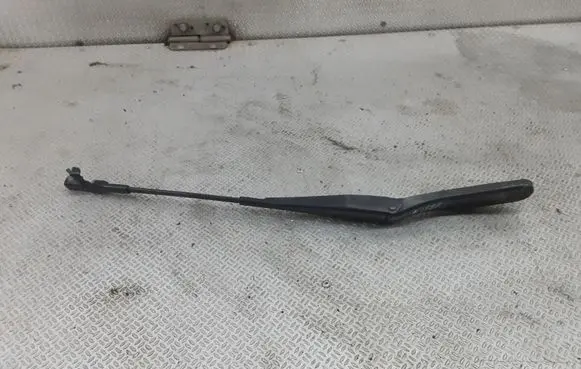 Volvo V50 Front wiper blade arm 30698249