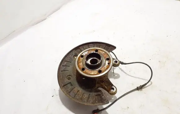 Front wheel hub