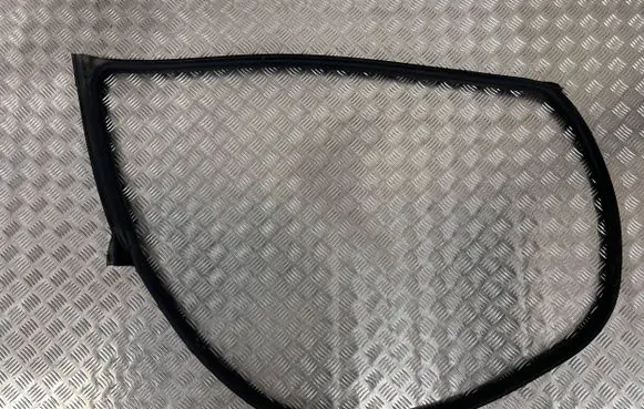 Maserati Levante Front door rubber seal 670032870