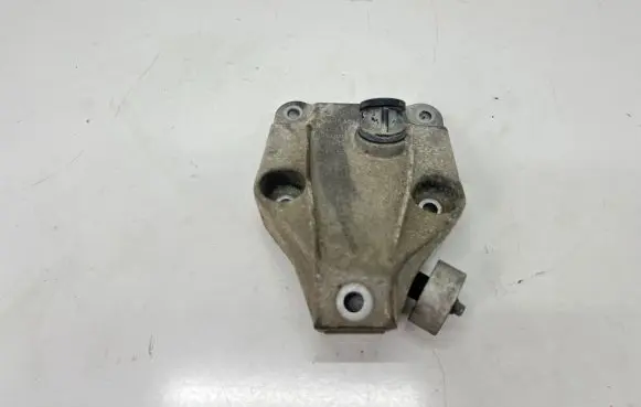 Engine mounting bracket