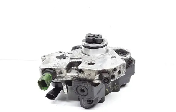 Volvo XC90 Fuel injection high pressure pump 8692521 0445010111