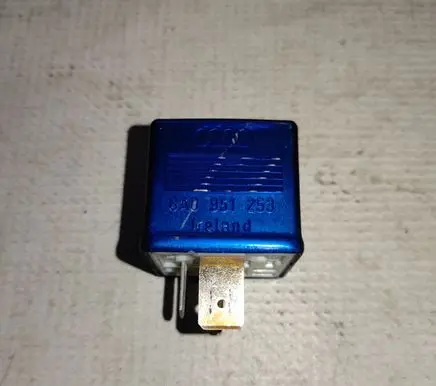 Audi A6 S6 C5 4B Other relay 8A0951253