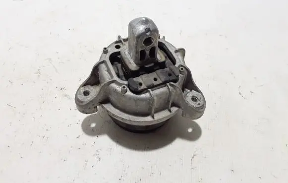 BMW 5 F10 F11 Engine mount bracket 6786528