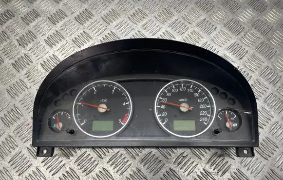 Ford Mondeo Mk III Speedometer (instrument cluster) 1S7F10841 44ZU187 6620