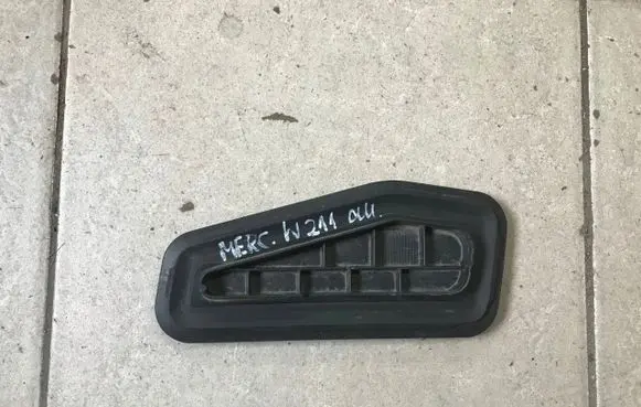 Mercedes-Benz E W211 Other engine bay part A2118310698
