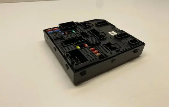 Nissan X-Trail T32 Fuse module 284B74CE0A