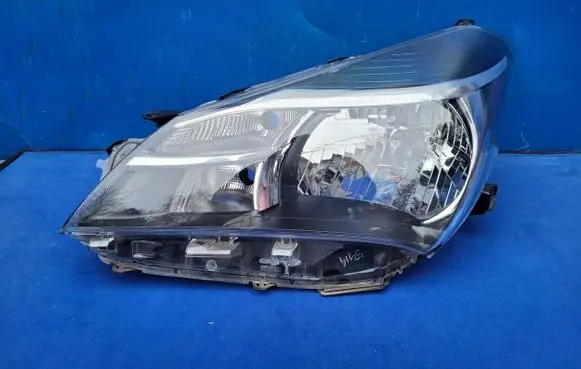 Toyota Yaris Headlight/headlamp 0D38