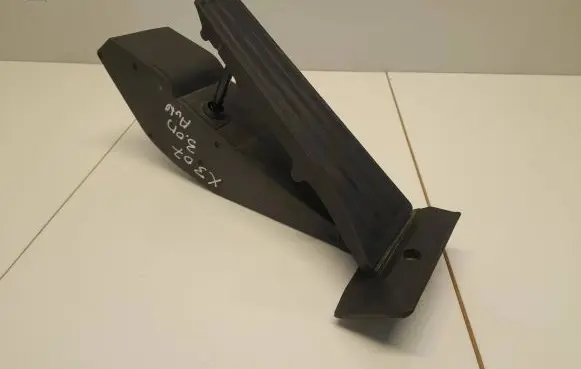 BMW X3 E83 Accelerator throttle pedal 25916010