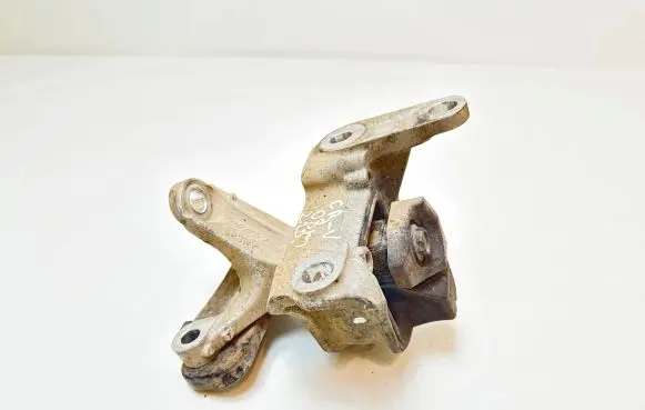 Honda CR-V Engine mount bracket 52SWY