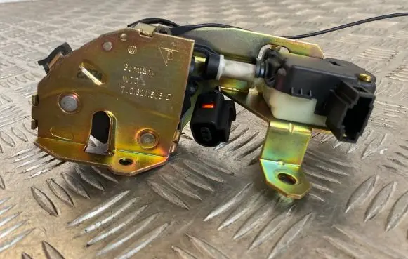 Volkswagen Touareg I Tailgate/trunk/boot lock/catch/latch 7L0827506D