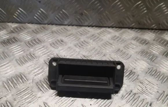 Mercedes-Benz C W204 Tailgate/boot open switch button 2047500293 A2047500293