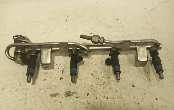 Audi A4 S4 B6 8E 8H Fuel main line pipe 058133681
