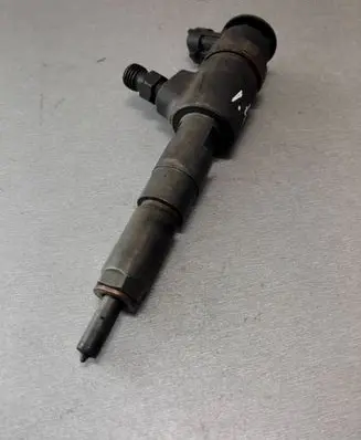 Peugeot 206 Fuel injector 0445110252