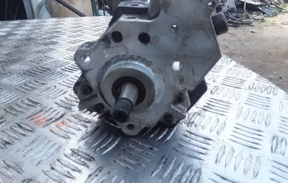 Renault Trafic II (X83) Fuel injection high pressure pump 8200108225 0445010075