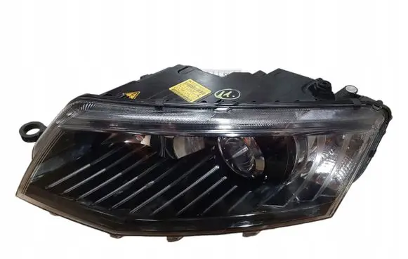 Skoda Octavia Mk4 Headlight/headlamp 5E1941015B