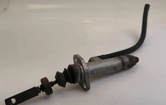 Audi 80 90 B3 Clutch master cylinder 893721401B 12130015605
