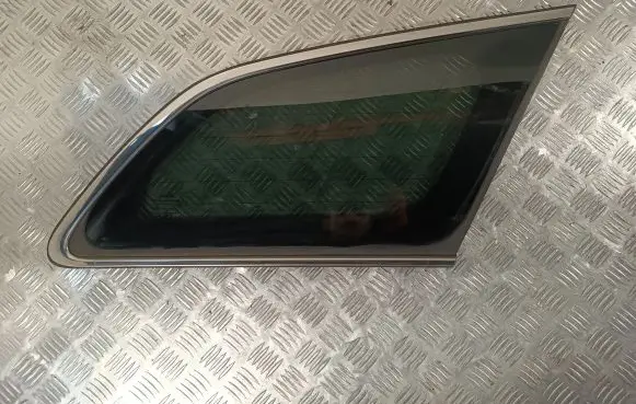 Toyota Avensis T270 Rear side window 6271005090