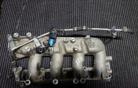 Opel Vectra C Intake manifold 55212586