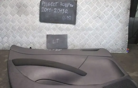 Peugeot 308 Front door card panel trim 96710206