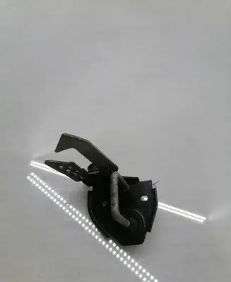 BMW 5 F10 F11 Engine bonnet/hood lock/latch loop/hook 7183763