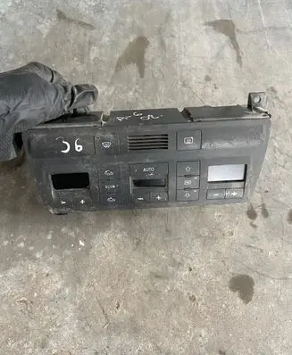 Volkswagen PASSAT B5 Climate control unit