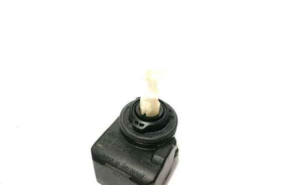 Headlight level adjustment motor