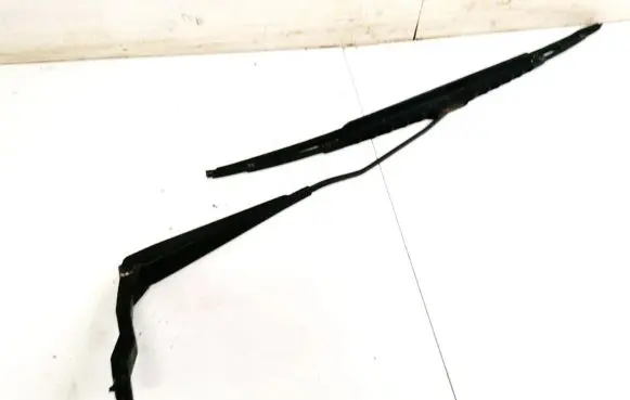 Peugeot 206 Front wiper blade arm