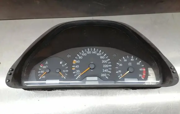 Mercedes-Benz CLK A208 C208 Speedometer (instrument cluster) 2085400311