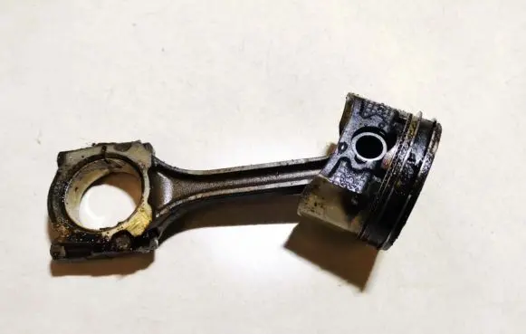 Nissan Almera N16 Piston with connecting rod