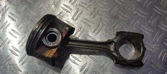 Mitsubishi Galant Piston with connecting rod