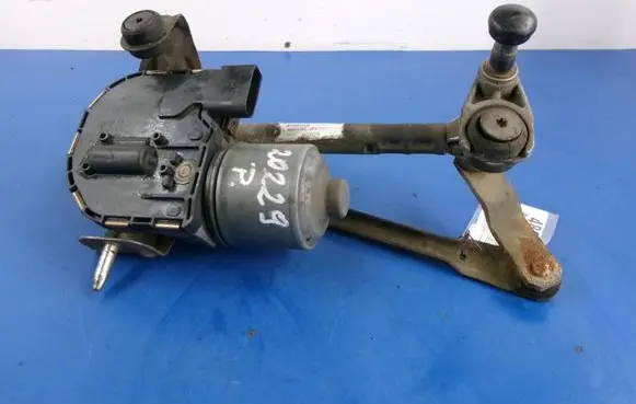 Seat Toledo III (5P) Front wiper linkage and motor 5P0955024C