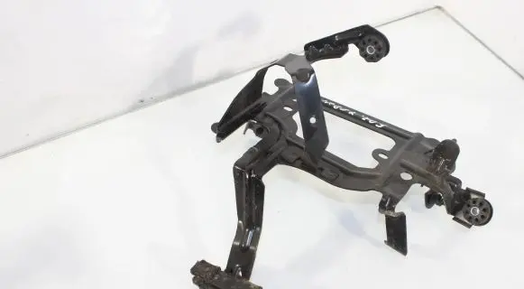 BMW 7 F01 F02 F03 F04 Engine mounting bracket 7610564 23310110