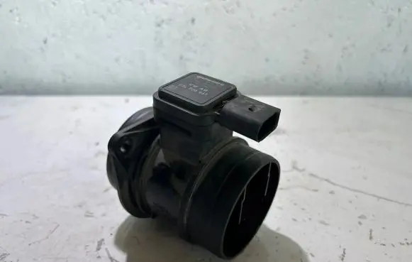 Volkswagen Golf V Mass air flow meter 03L906461 024010342 5WK97023