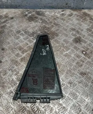 Toyota RAV 4 (XA30) Rear vent window glass 6818842040 T10208