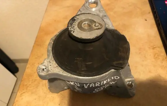 Honda CR-V Engine mount bracket 21T1G