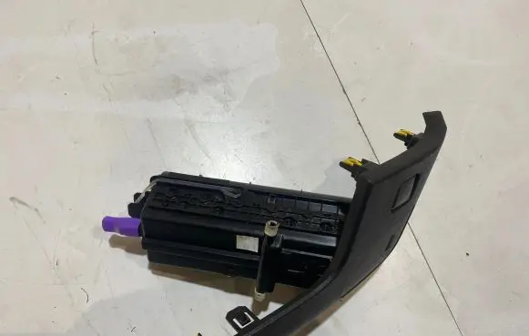 Ford Mustang VI Glove box GR3B63044F09A
