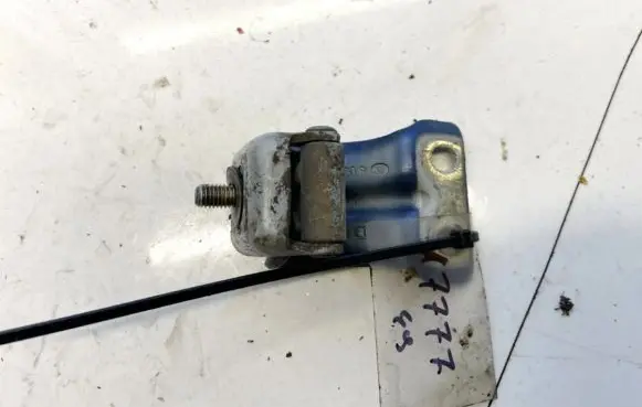 Audi A3 S3 8L Tailgate/trunk/boot hinge