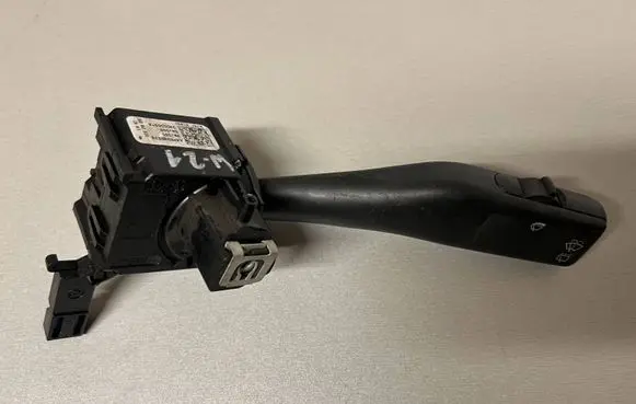 Volkswagen Touran I Wiper control stalk 1K0953519