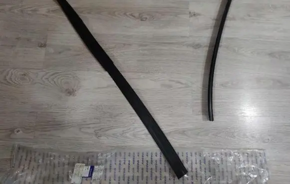 Volvo XC90 Rubber seal front door window/glass 31278798