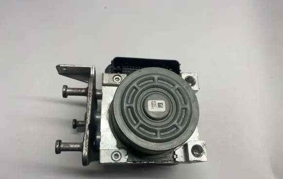 Mercedes-Benz C W204 ABS Pump A2539011400 A2534310100