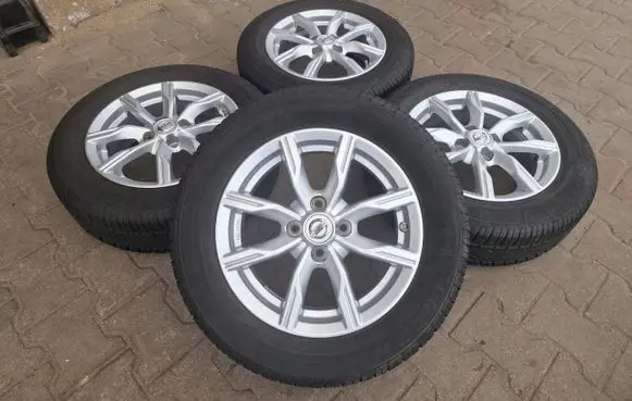 Nissan Micra R15 alloy rim 