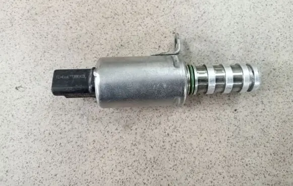 Peugeot 308 Camshaft vanos timing valve 9825813780