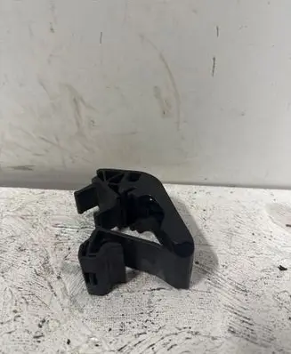 BMW 7 E38 Radiator mount bracket 1737709