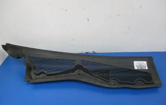 Cadillac CTS Wiper trim 25765426