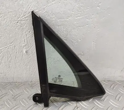 Volkswagen PASSAT B8 Front triangle window/glass 