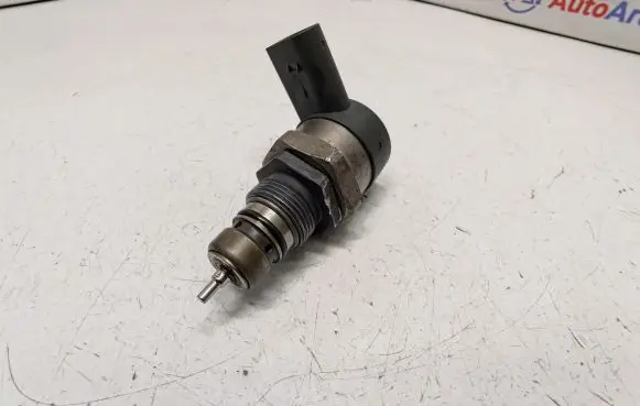 BMW 3 F30 F35 F31 Fuel pressure regulator 0281002738 13537805734 13537795862