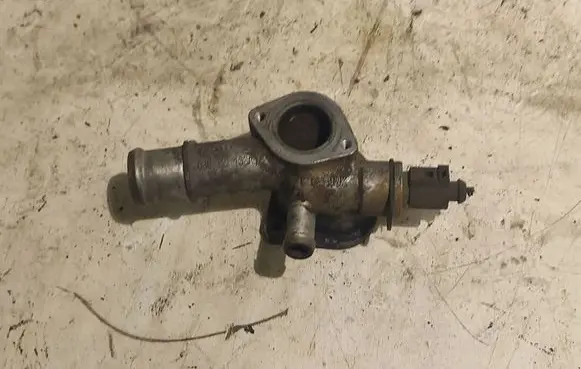 Engine coolant pipe/hose
